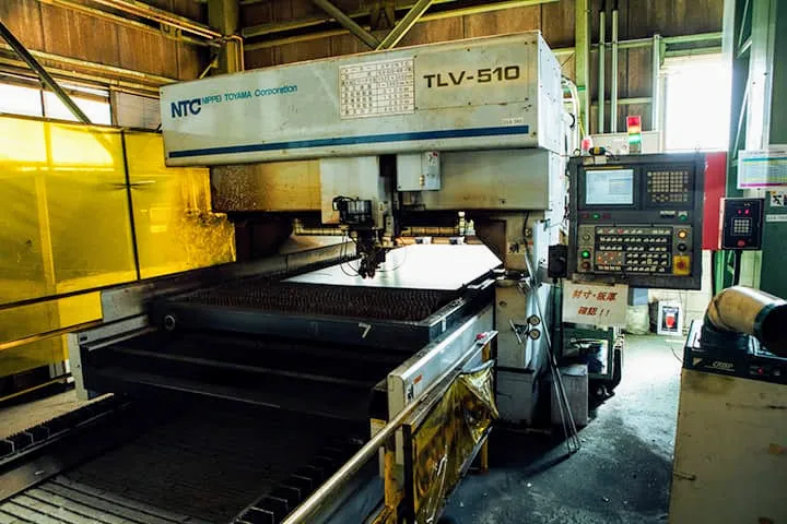 レーザー加工機